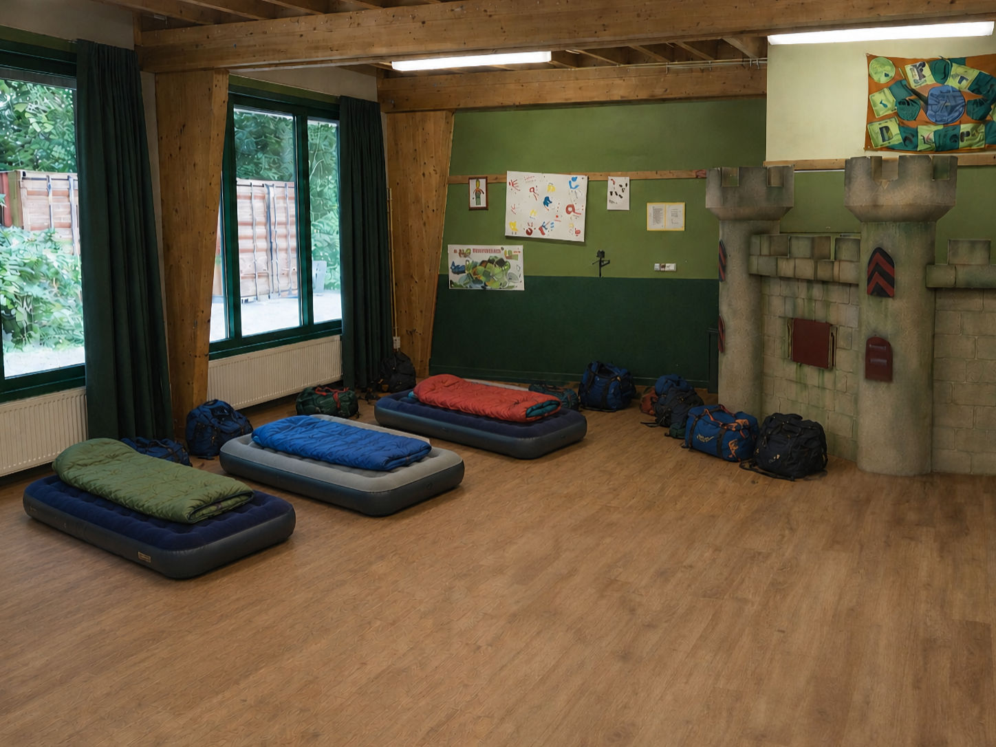 Scoutingleden overnachten in de Hoystak